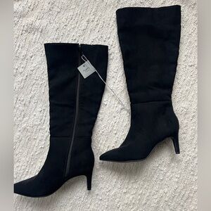 NWT memory foam faux suede boots, size 6.
